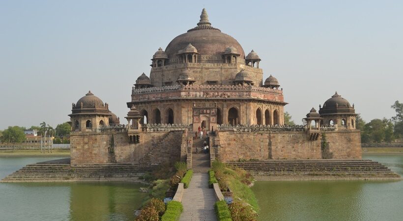 The Tomb of Sher Shah Suri: A Perfect Blend of Indo-Islamic ...